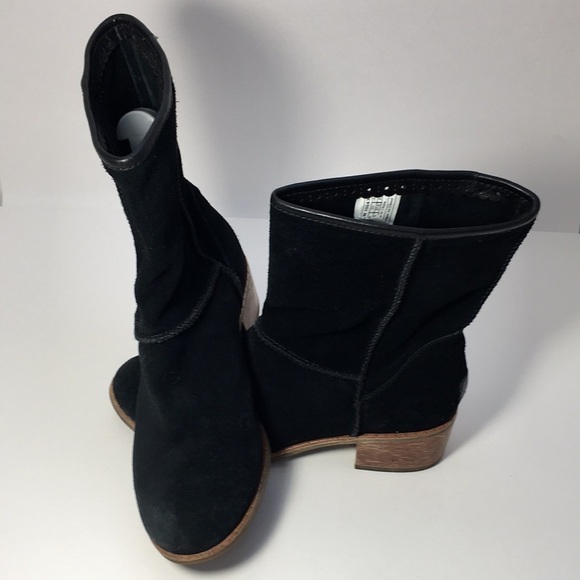 UGG Classic Black Leather Suede Ankle Boots Size 6.5  Low Block Heels 1.5 inches - Picture 11 of 13